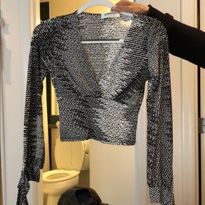 White/black crop top